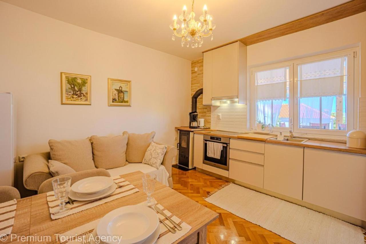 Sunset Apartment With Sea View Povljana Eksteriør bilde